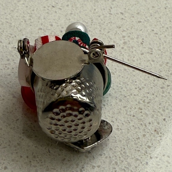 Sewing Themed Brooch Pin Thimble Buttons Fabric Notions Silver Tone Heart - Picture 7 of 8